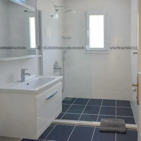 Sleeps 7 Air Con Wifi *